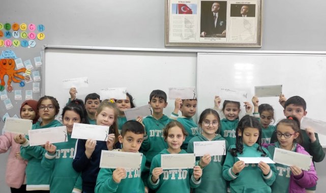 Öğrencilerden deprem bölgesinde görev yapan polislere moral mektubu