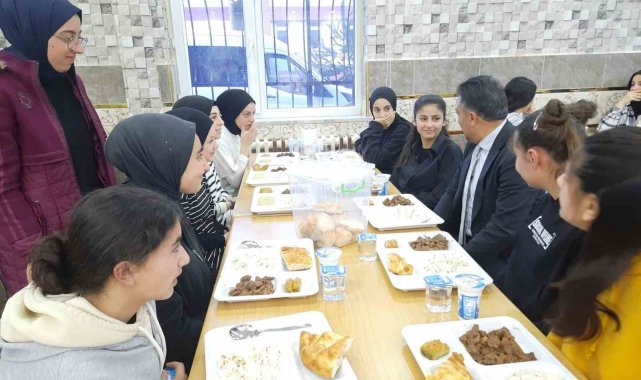 Öğrencilerle iftar buluşması