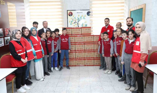 Okullardan toplanan yardımlar Kızılay'a teslim edildi