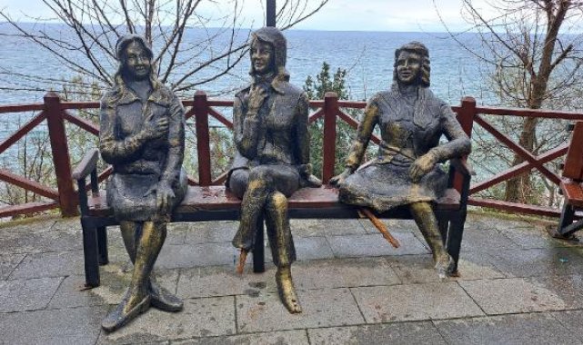 Ordu'da 'Üç Kız' heykeline yine zarar verildi