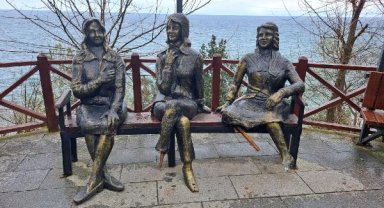 Ordu'da 'Üç Kız' heykeline yine zarar verildi