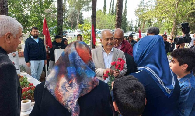 Osmaniye'de bayram öncesi şehitlik ziyareti