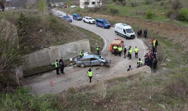 Otomobil 5 metreden alt geçide devrildi: 1'i çocuk 3 ölü, 2 yaralı
