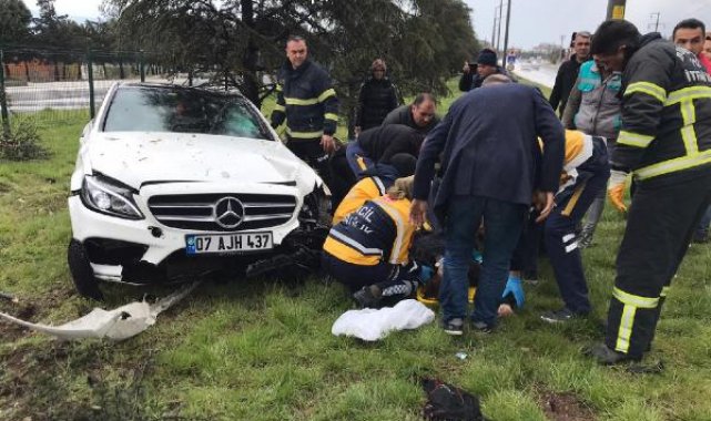 Otomobil ağaca çarptı: 1 ölü, 3 yaralı