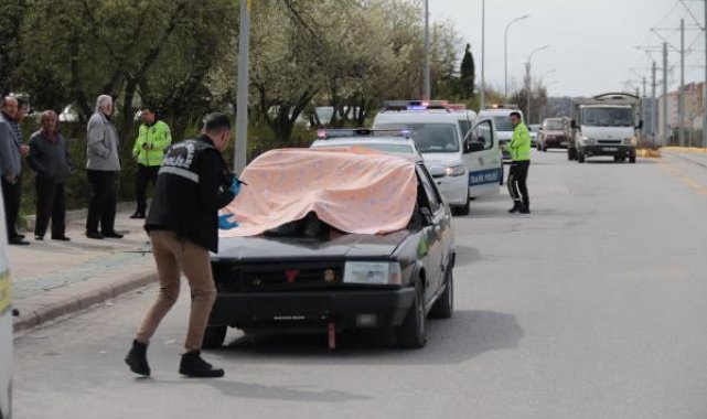 Otomobil çarpmasıyla ön camdan içeri giren yaya, hayatını kaybetti