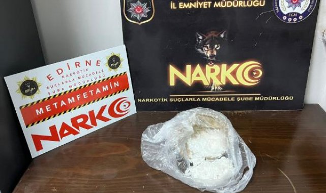 Otomobilde, parfüm çantasında ele geçirilen uyuşturucuya 2 tutuklama
