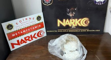 Otomobilde, parfüm çantasında ele geçirilen uyuşturucuya 2 tutuklama