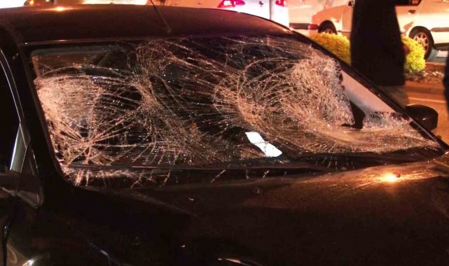 Otomobilin çarptığı 2 yaya ağır yaralandı