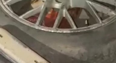 Otomobilin motoru ve lastiğinden 1316 uyuşturucu hap çıktı