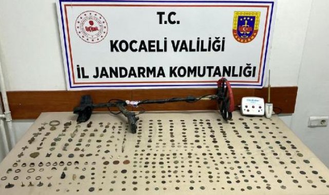 Otomobilinde tarihi obje ile yakalanınca evine baskın yapıldı; 460 adet tarihi eser ele geçirildi