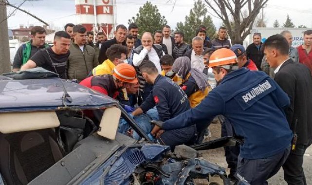 Otomobille çarpıştıktan sonra ağaca çarptı: 1 ölü, 1 yaralı