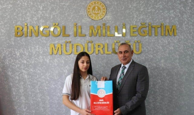Öykü yarışmasında dereceye girenlere ödülleri verildi