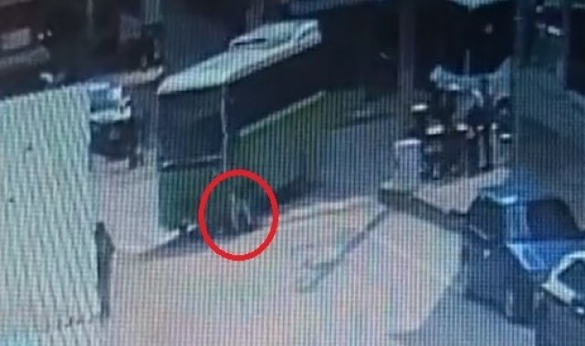Özel halk otobüsü yaya geçidinde anne ve oğluna çarptı
