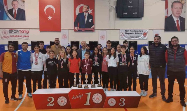 Pamukkale Belediyespor'un dartçılarından 53 madalya