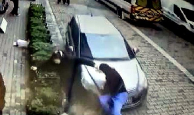 Park ettiği otomobilinin altında kaldı
