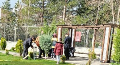 Parktaki kameriyede erkek cesedi bulundu