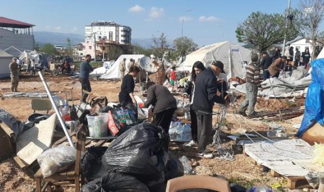 Pazarcık'ta hortum; depremzede çadırları uçtu, yaralılar var