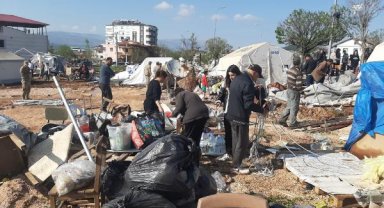 Pazarcık'ta hortum; depremzede çadırları uçtu, yaralılar var