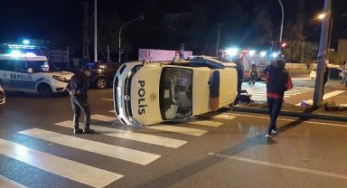Polis aracı ile otomobil çarpıştı: 2 polis yaralı