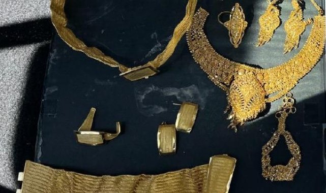 Polis ekipleri enkazda bulunan 500 bin TL'lik altını sahibine teslim etti