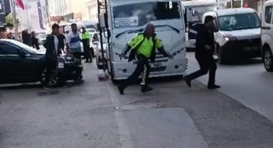 Polisi görünce 1 kilo eroini minibüste bırakıp, kaçtı