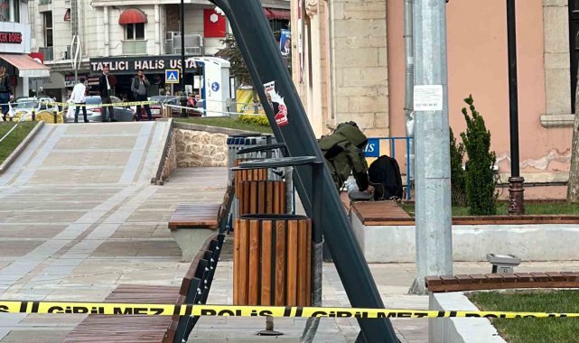 Polisi görünce bırakıp kaçtığı çanta fünyeyle patlatıldı