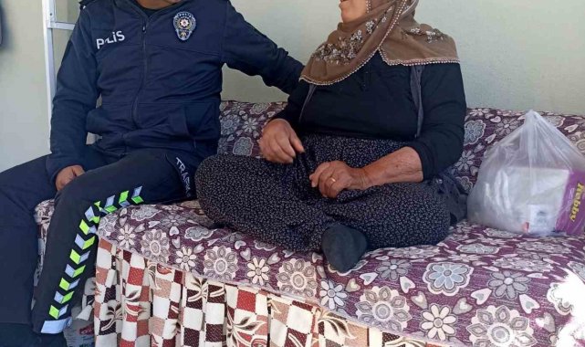 Polisler şehit annesini yalnız bırakmadı