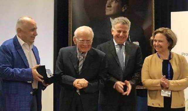 Prof. Dr. Gazi Yaşargil'in son 10 yıllık çalışmalarına altın rozet