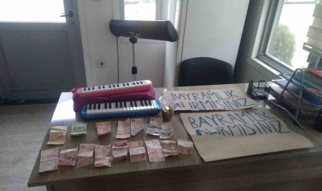 "Bayramlık alır mısınız?" pankartı ile çocukları dilendiriyorlar
