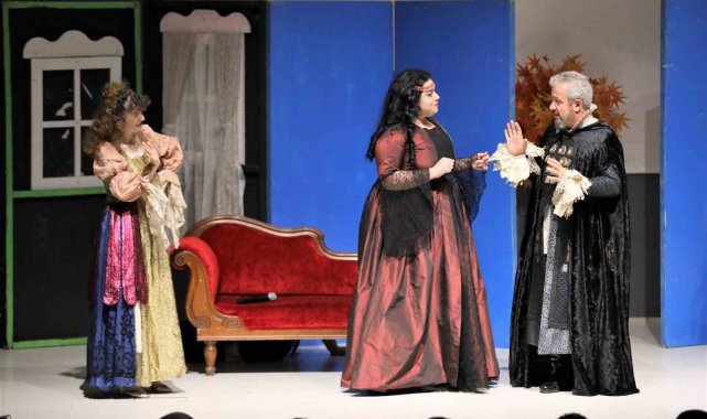 "Ferhat ve Juliet" tiyatro oyunu Başiskele'de sahnelendi
