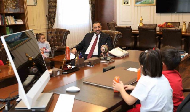 Rektör Kalan, öğrencilerle bir araya geldi