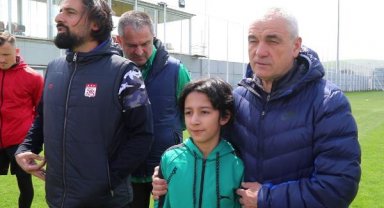 Rıza Çalımbay görevini depremzede Abdullah'a devretti