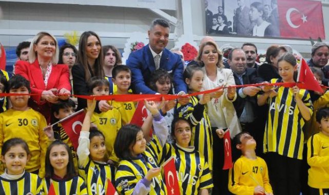 Sadettin Saran, 25'inci spor salonunu İzmit'te açtı