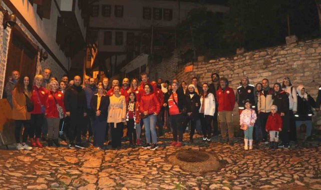 Safranbolu'da gece yürüyüşü etkinliğine yoğun katılım sağlanıyor
