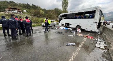 Sakarya'da işçileri taşıyan servis midibüsü devrildi: 2 ölü, 12 yaralı