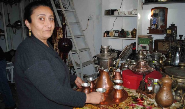 Salı Pazarı'nda, tarih kokan dükkan