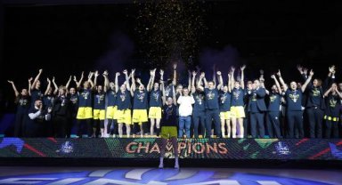 Şampiyon Fenerbahçe Alagöz Holding, kupasını aldı