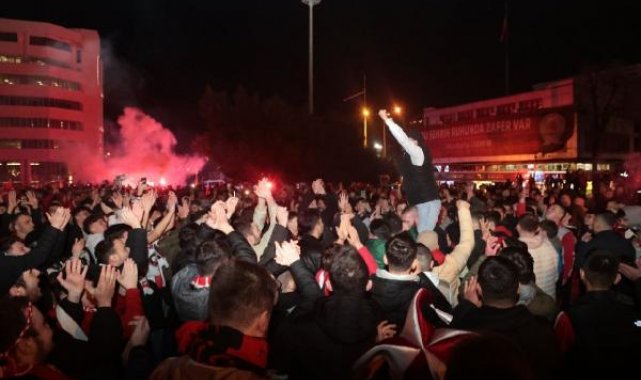 Samsunspor, Süper Lig'e yükselmeyi garantiledi