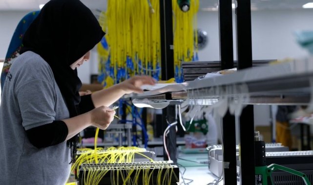 Sanayi üretimi şubatta yıllık yüzde 8,2 azaldı