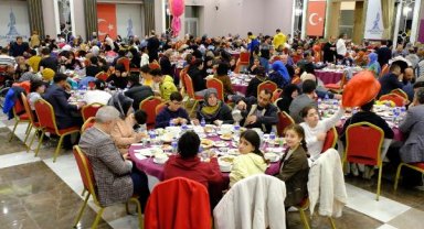 Sancaktepe Belediyesi depremzedeler için iftar programı düzenledi