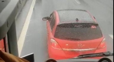 Sancaktepe'de otobüse yol vermek istemeyen otomobil kazaya neden oldu
