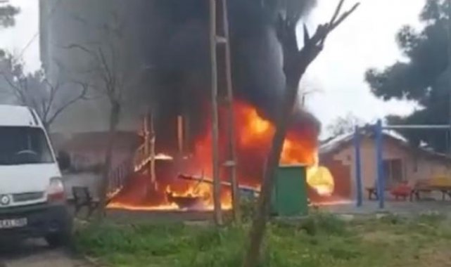 Sancaktepe'de parkta çıkan yangın bina garajına sıçradı