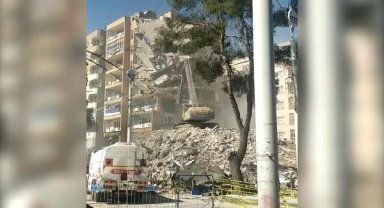 Şanlıurfa'da, kontrollü yıkımda bitişikteki sağlam bina hasar gördü