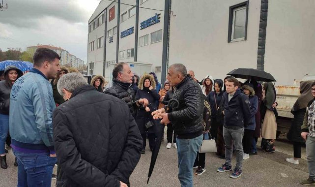 Şehit babası, eşinin 3 aydır maaşını vermeyen patronuyla yağmur altında böyle tartıştı