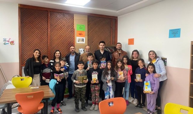 Seyhan'da öğrencilere kitap hediye edildi