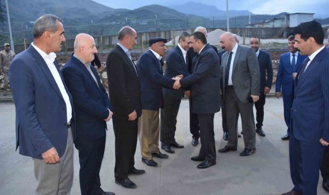 Siirt Valisi Hacıbektaşoğlu, muhtar ve kanaat önderleri ile bir araya geldi