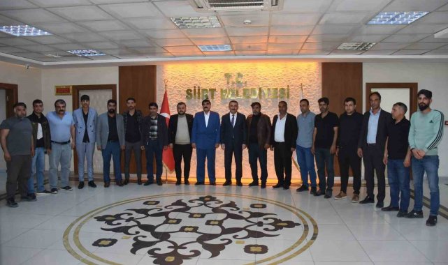 Siirt Valisi Hacıbektaşoğlu, vatandaşların sorun ve taleplerini dinlemeye devam ediyor