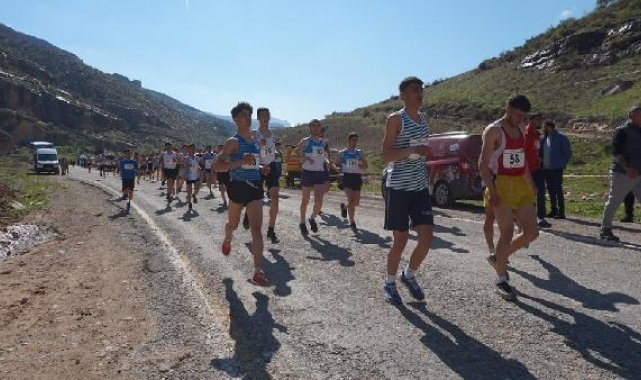Siirt'te atletler, milli takım seçmelerinde ter döktü