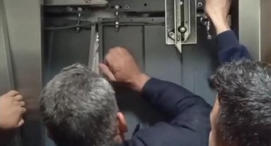 Siirt'te bayramlaşmaya giden 10 kişilik aile asansörde mahsur kaldı