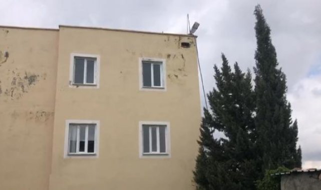 Siirt'te binaya yıldırım düştü